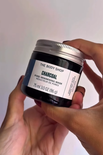 Uma pele sem oleosidade e limpa em 5 minutos? É com a nossa Máscara Facial Purificante de Carvão